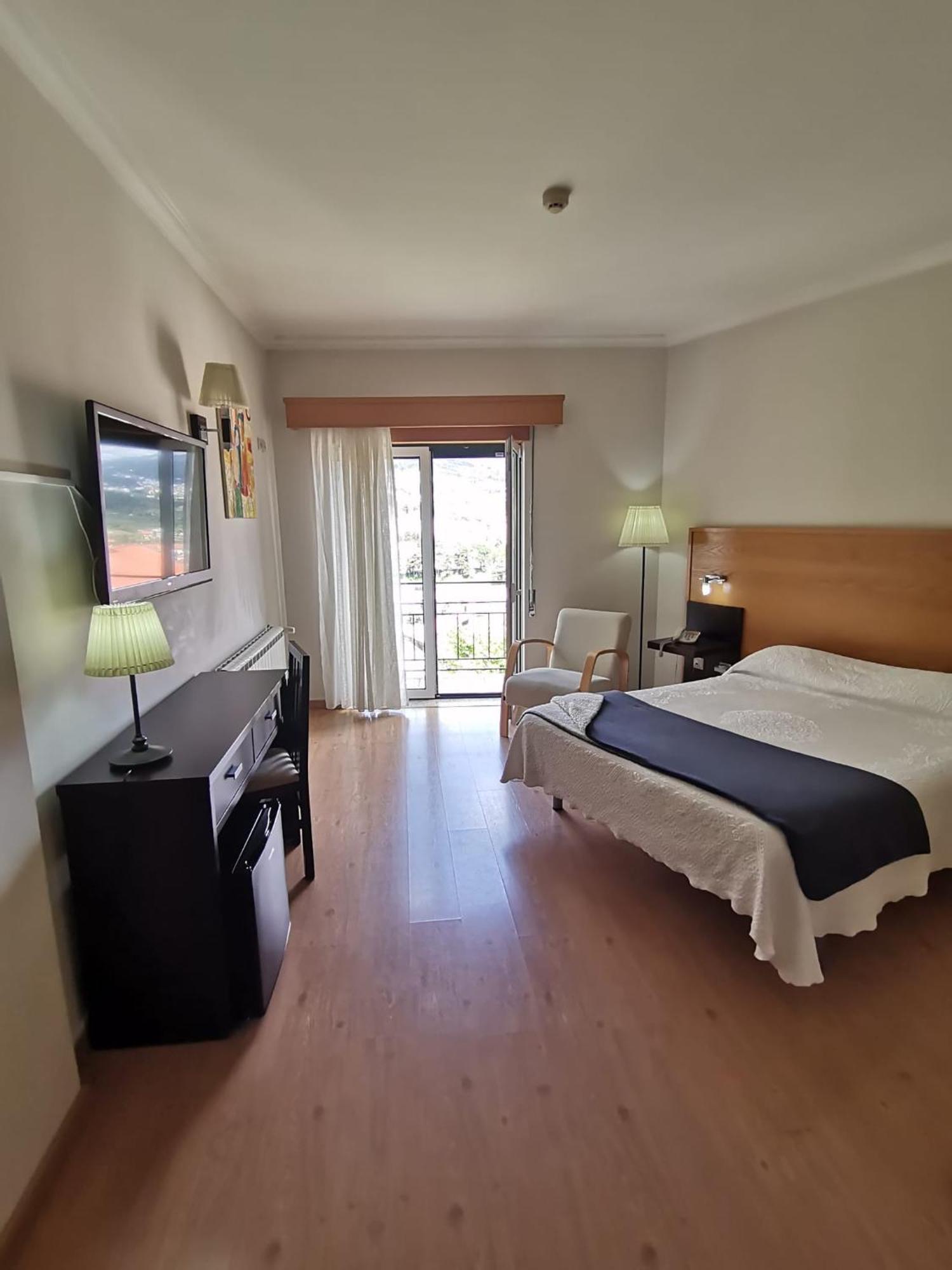 Hotel Covilha Jardim ภายนอก รูปภาพ